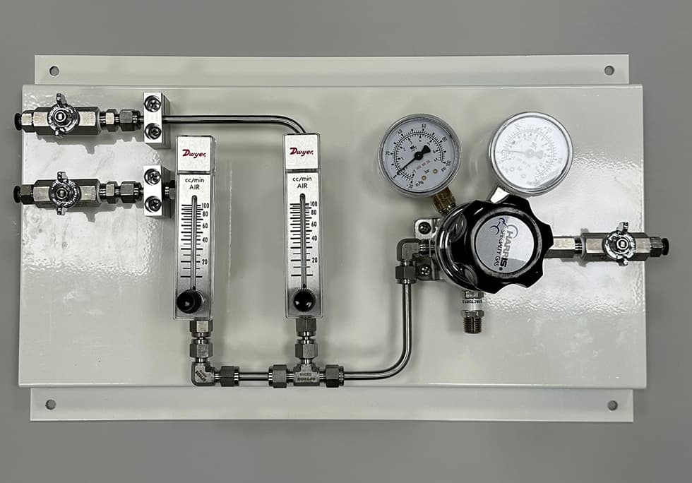 Panel with two rotameters, a gauge and a regulator