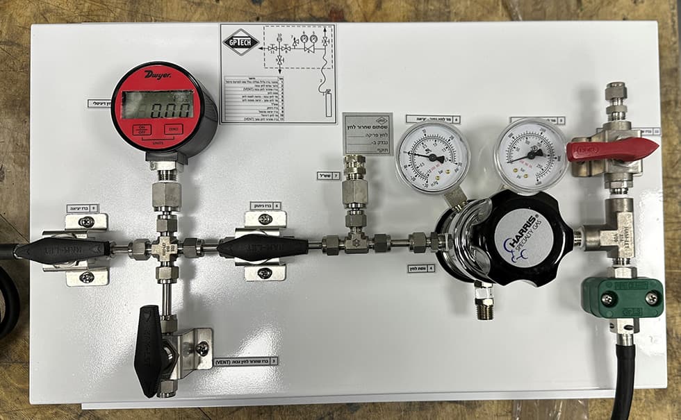 Panel with a digital gauge, rotameter, regulator and schematic sticker